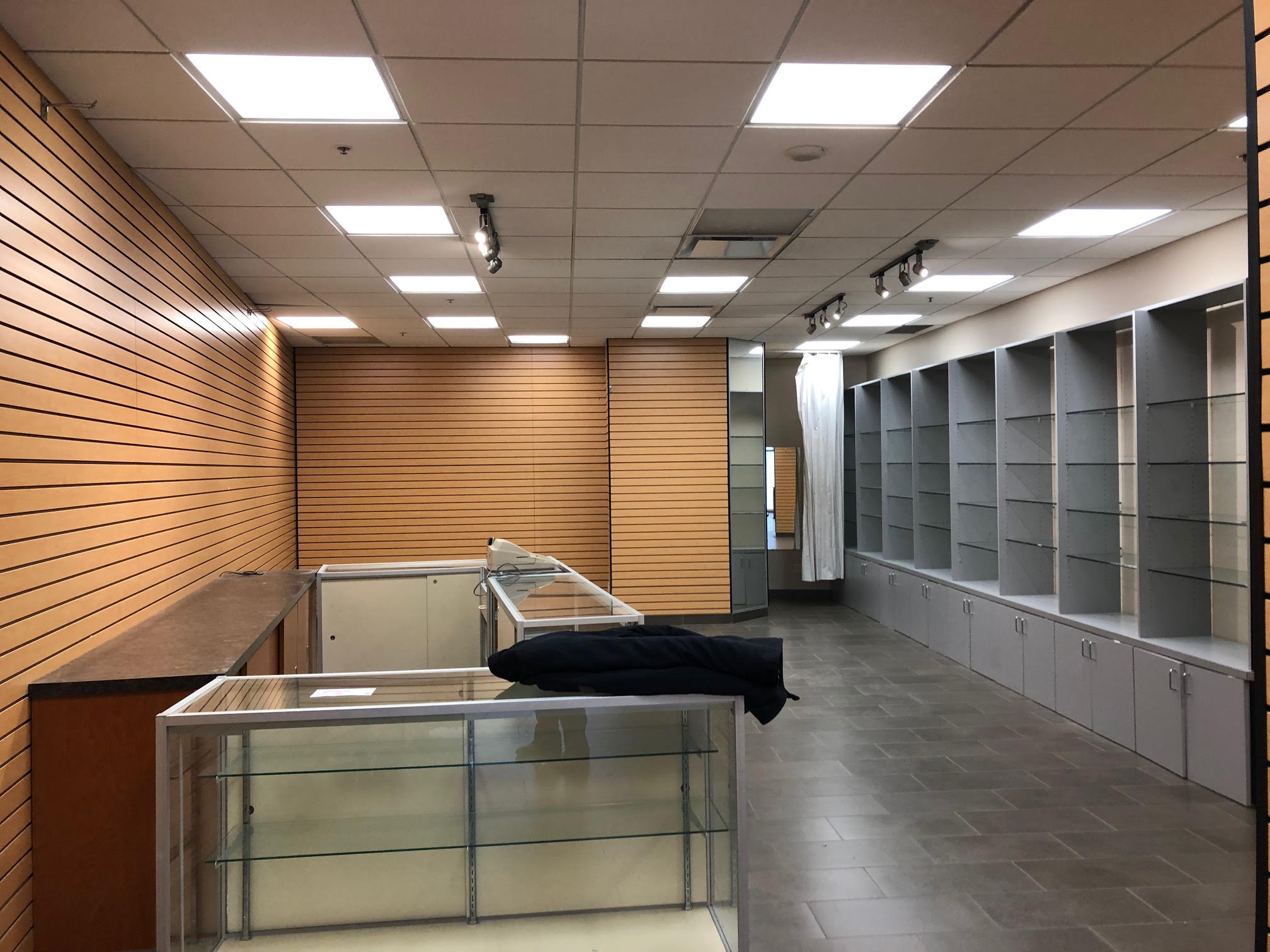 700 University Ave, Toronto, ON